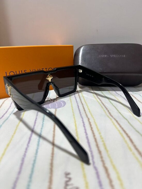 ℒLouis Vuitton Sunglasses